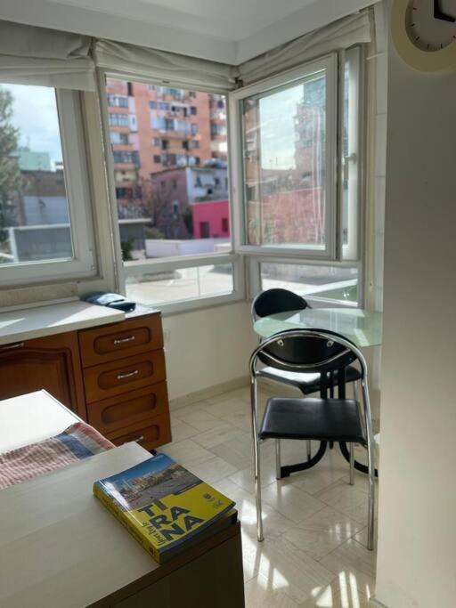 Chic City Retreat - Stylish Apartment In Bllok, Tiranë Luaran gambar